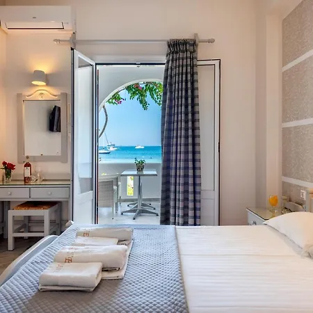 Irene - Beachfront Апарт-отель 3*