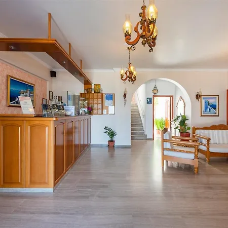 Irene - Beachfront アパートホテル