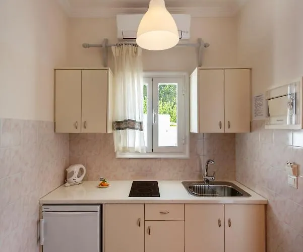 Irene - Beachfront Appart hôtel