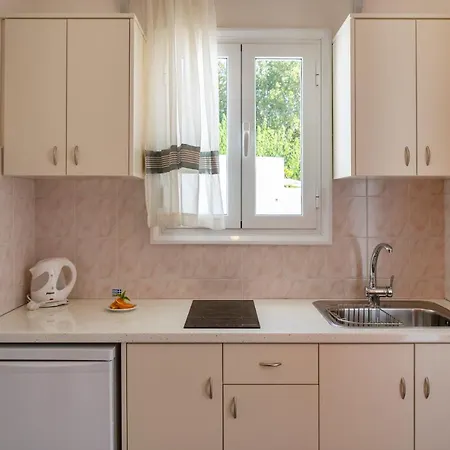 Irene - Beachfront 3* Páros