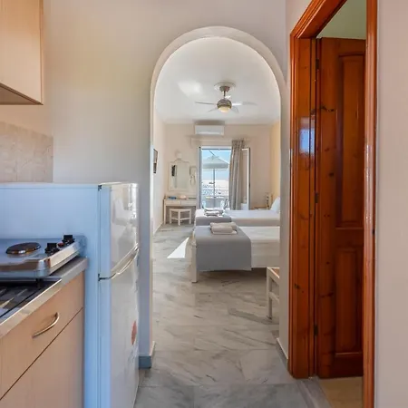 Irene - Beachfront Aparthotel