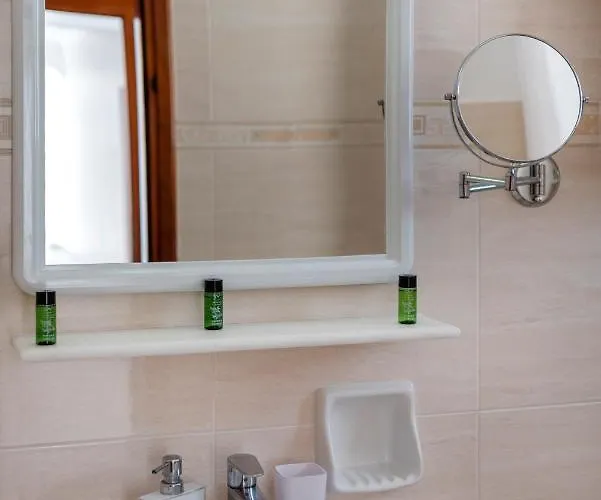 Irene - Beachfront Apartahotel