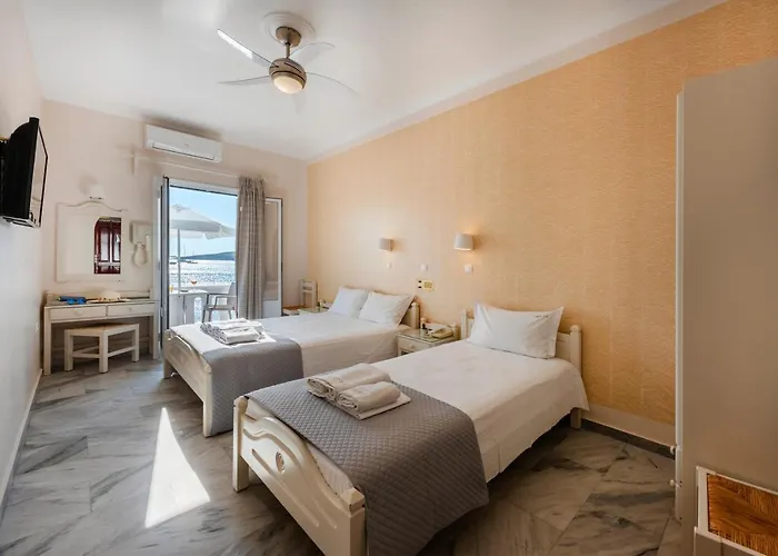 Irene - Beachfront Apartahotel