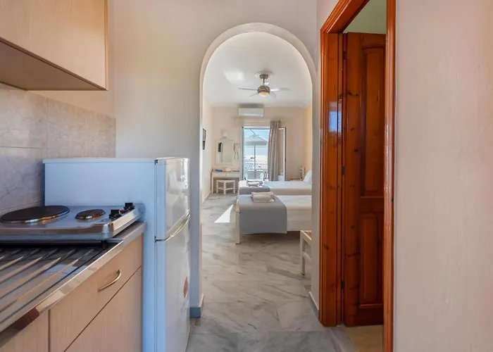 Irene - Beachfront Aparthotel