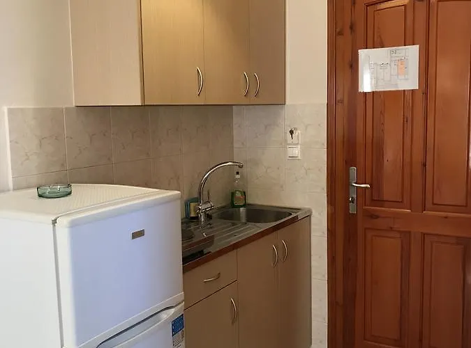 Irene - Beachfront Apartahotel